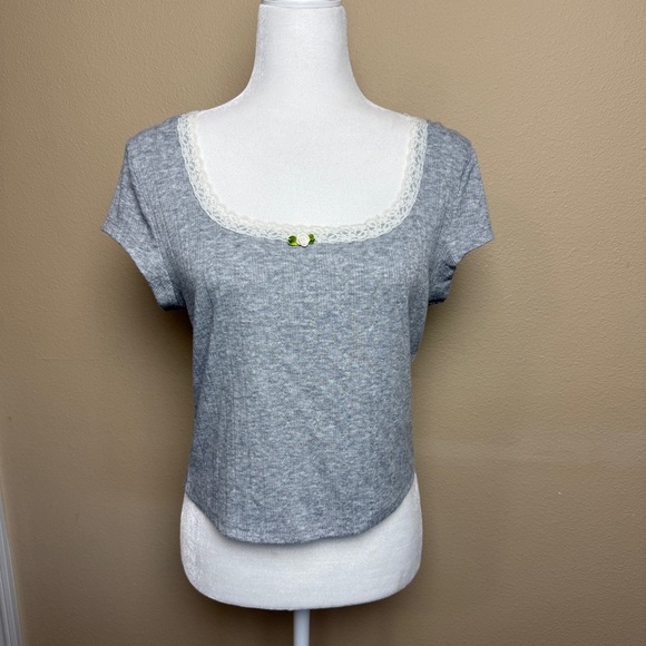 Wild Fable Pointelle Rosette T-Shirt – Gray w/ White Lace – Size L - Picture 3 of 11